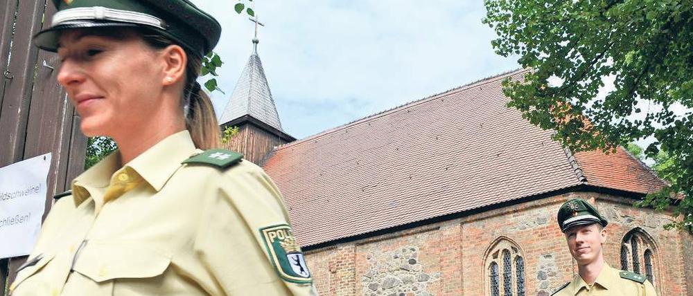 Einsatz Friedhof. Die Urne von Fritz Teufel ist in Dahlem wiederaufgetaucht.