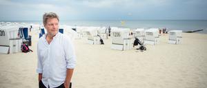 Robert Habeck am Strand von Westerland - immer irgendwie dabei: Annalena Baerbock.