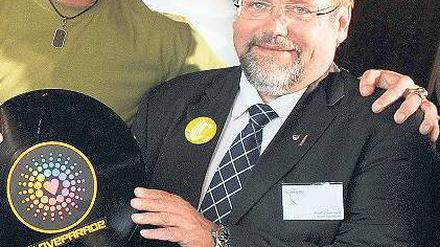 Im Mittelpunkt. Adolf Sauerland (r.) setzte sich vor dem Event nachdrücklich für die Loveparade von Geschäftsführer Rainer Schaller ein. Wie wichtig nahm er Bedenken? 