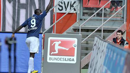 Nach einem halben Jahr der Eingewöhnung dreht er jetzt auf: Papiss Cissé erzielte gegen Nürnberg seinen zweiten und dritten Saisontreffer und sorgte so für den ersten Auswärtssieg der Freiburger seit neun Monaten.