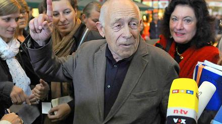 Missverständnis oder Strategie? Stuttgart-21-Vermittler Heiner Geißler verkündet einen Baustopp, der von Ministerpräsident Mappus und der Bahn dementiert wird.