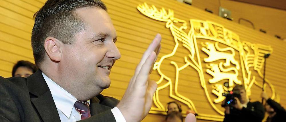 Stefan Mappus gab zu Stuttgart 21 eine Regierungserklärung im Stuttgarter Landtag ab. Er ging auf die Gegner ein, lehnt einen Baustopp aber ab. Nun soll Heiner Geißler schlichten.