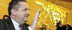 Stefan Mappus gab zu Stuttgart 21 eine Regierungserklärung im Stuttgarter Landtag ab. Er ging auf die Gegner ein, lehnt einen Baustopp aber ab. Nun soll Heiner Geißler schlichten.