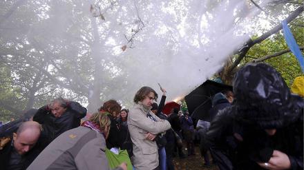 Eskalation im Stadtpark. In Stuttgart kommt es am 30. September zu schweren Auseinandersetzungen zwischen der Polizei und Gegnern des Bahnprojekts Stuttgart 21.