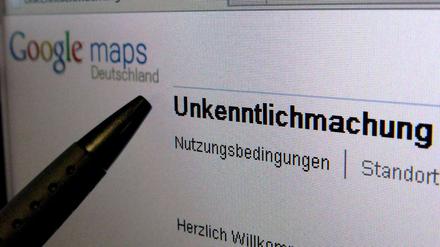 Die Unkenntlichmachung kann man online beantragen, gegen das Verpixeln gibt es allerdings kein Formular.