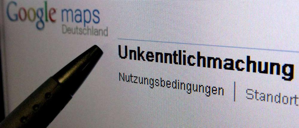Die Unkenntlichmachung kann man online beantragen, gegen das Verpixeln gibt es allerdings kein Formular.