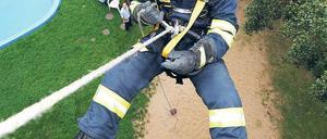 Nicht loslassen. Sich vom Traumberuf Feuerwehrmann zu verabschieden, fällt vielen Jugendlichen schwer. Das musste jetzt auch die Handwerkskammer Berlin lernen. 