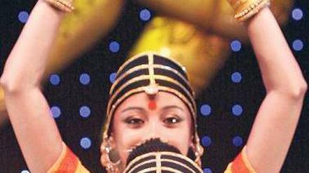 Streit wie im Bollywood-Drama. Hinter den Kulissen des Admiralspalastes gibt es Ärger. Während Betreiber Falk Walter Spekulanten am Werk sieht, werfen ihm die Eigentümer Missmanagement vor. Foto: ddp