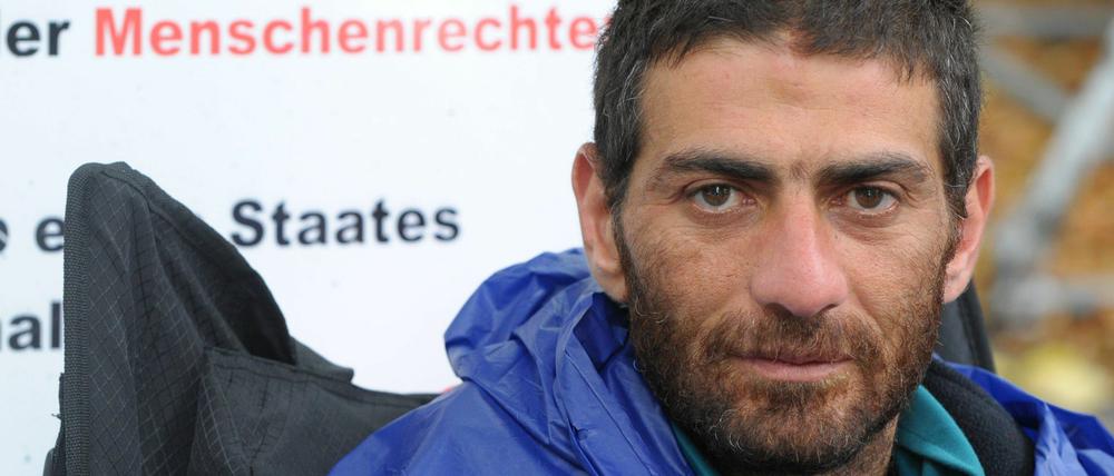 Der Palästinenser Firas Maraghy während seines Hungerstreiks vor der israelischen Botschaft in Berlin.