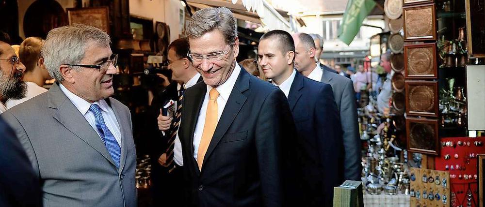 Westerwelle weilt auf dem Kosovo und schweigt zu seiner Rolle als FDP-Vorsitzender.