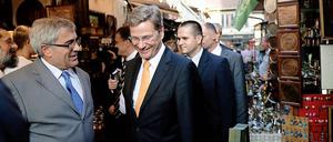 Westerwelle weilt auf dem Kosovo und schweigt zu seiner Rolle als FDP-Vorsitzender.
