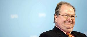 Buschkowsky spricht sich vehement gegen Thilo Sarrazins Ausschluss aus der SPD aus. Zuvor setzte er sich zum Beispiel wiederholt für eine radikale Reform der Kindergeldzahlung ein. Er will nur noch die Hälfte des Kindergeldes an die Eltern bar auszahlen.