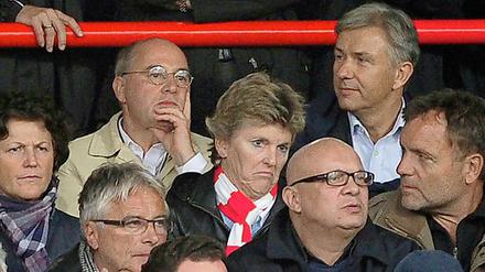 Rot-Rot bei Rot-Weiß gegen Blau-Weiß: Gregor Gysi und Klaus Wowereit auf der Tribüne.