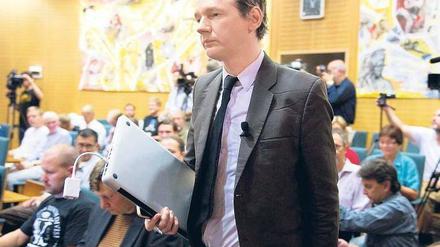 Umstritten. Gegen Wikileaks-Chef Julian Assange gibt es einen Vergewaltigungs-Vorwurf. Es wird weiter wegen sexueller Nötigung ermittelt.