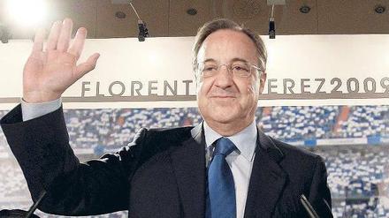 Florentino Pérez kauft ein, wenn sich eine Gelegenheit bietet. Auch in Deutschland. Für Real Madrid hat er kürzlich Özil und Khedira verpflichtet. Jetzt will er Hochtief. Foto: dpa