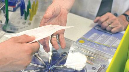 Auf Rezept. Medikamente sind in Deutschland unnötig teuer. 32,4 Milliarden Euro gaben die gesetzlichen Krankenkassen im vergangenen Jahr dafür aus. Foto: pa/dpa