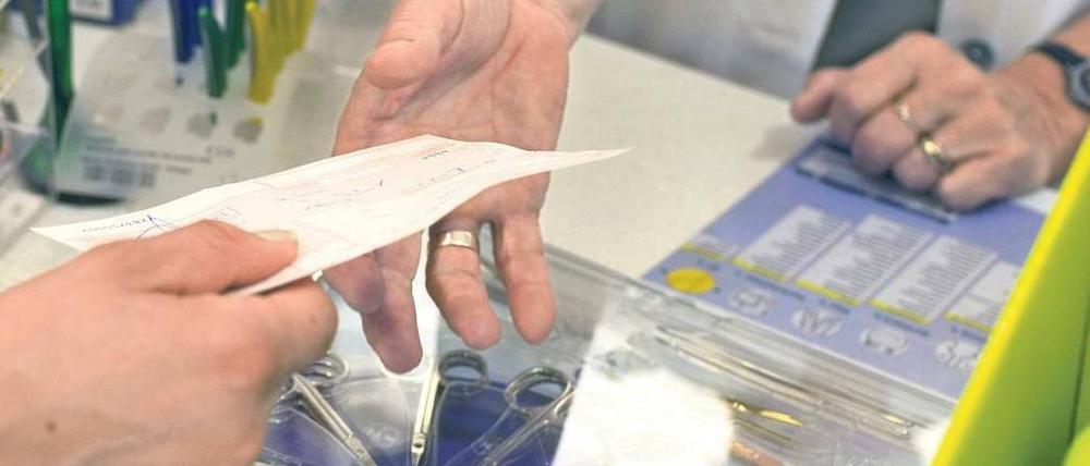 Auf Rezept. Medikamente sind in Deutschland unnötig teuer. 32,4 Milliarden Euro gaben die gesetzlichen Krankenkassen im vergangenen Jahr dafür aus. Foto: pa/dpa