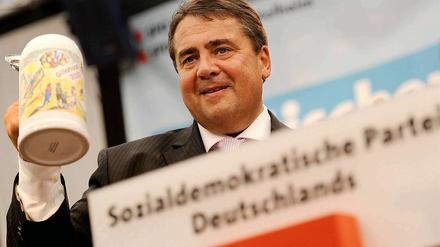 Der Vorsitzende der SPD, Sigmar Gabriel, in Abensberg auf dem Gillamoos-Volksfest.