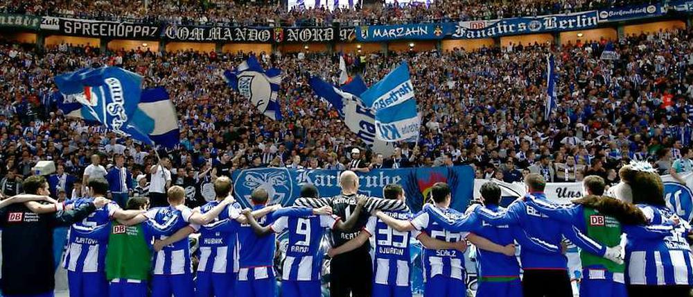 Im Jubel vereint: Nach der desaströsen Abstiegssaison hat Hertha die Unterstützung seiner Fans in dieser Spielzeit mehr als zurück gewonnen.
