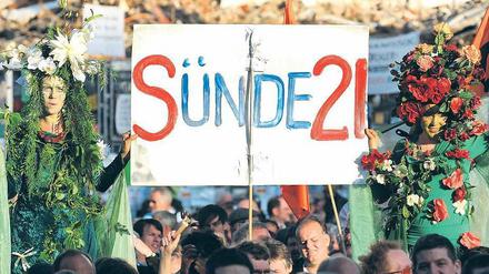 Wir sind das Volk. Die Montagsdemonstrationen in Stuttgart richten sich gegen ein Bahnprojekt – und gegen die Mächtigen.Foto: dpa