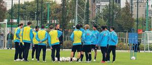 Hochspannung. Bei Herthas Kieztraining in Lichtenberg kamen viele Schaulustige.