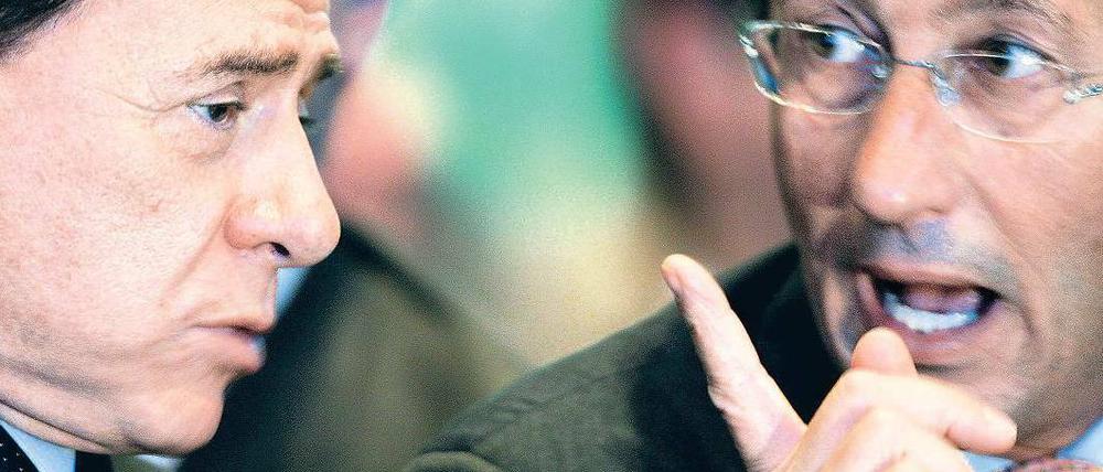 Zeigen, wo’s langgeht. Gianfranco Fini (rechts), Mitgründer der Regierungspartei und langjähriger Kronprinz von Premier Silvio Berlusconi (links), wollte den Chef nicht mehr bedingungslos unterstützen. Der warf ihn aus der Partei.