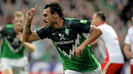 Der Portugiese Hugo Almeida avanciert mit zwei Treffern zum Matchwinner für die Bremer.