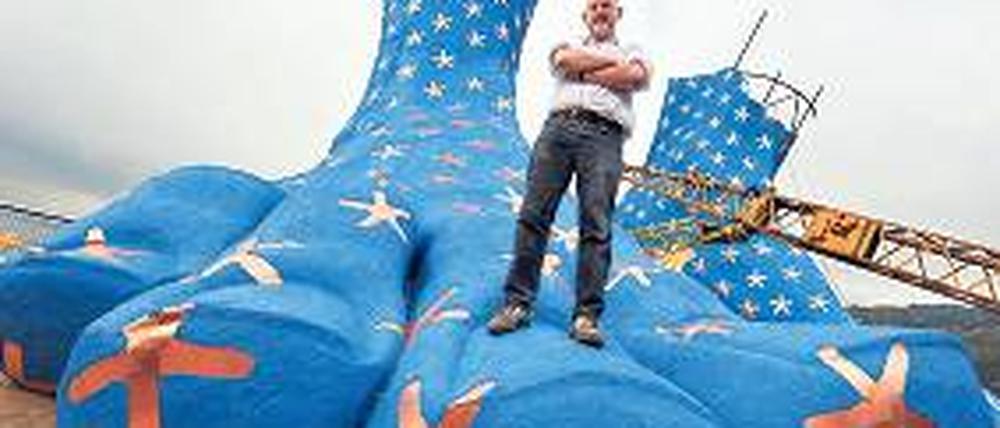 Auf großem Fuß. Der Bühnenbildner Paul Brown hat auf der Seebühne Bregenz die Kulissen für die Oper Aida gestaltet. ]/ ]Foto: dpa