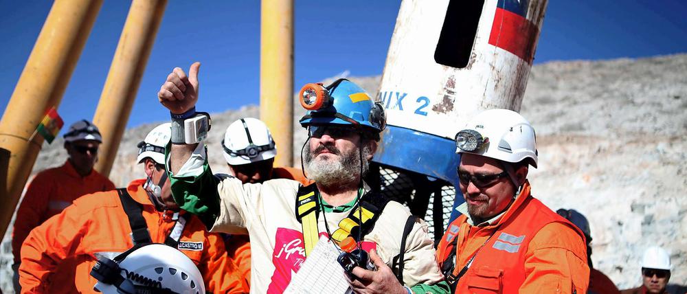 Es sieht ein wenig aus wie bei einer Mondlandung. Jorge Galleguillos kommt als Zehnter wieder ans Tageslicht.