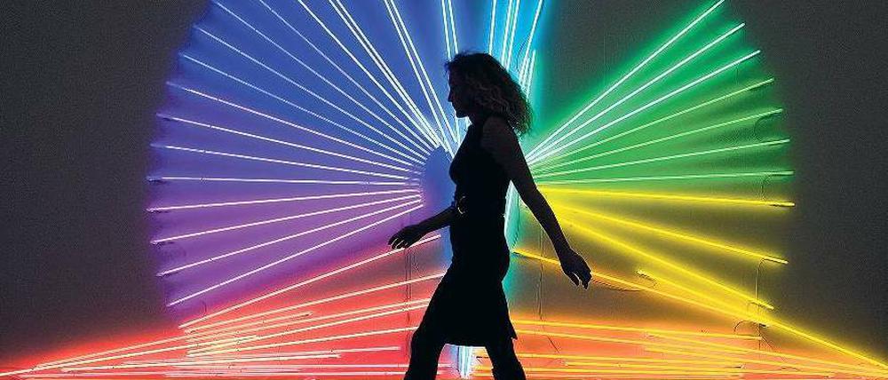 Prunkstück. „Butterfly“ heißt die Neonskulptur von Daniel Firman in der Messe-Koje von Emmanuel Perrotin. Foto: AFP