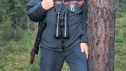 Im Revier. Förster Matthias Eggert findet Wildscheine vor allem: schlau. Foto: Eggert
