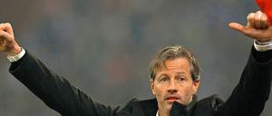 Der Jubel von Stuttgarts Interimstrainer Jens Keller währte nur bis zur 80. Minute. Dann traf Huntelaar zum 2:2-Endstand, was keinem der beiden Teams weiterhilft.