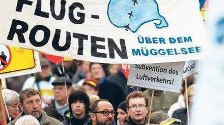 Ruhe, bitte. Die Routen-Gegner treffen sich immer wieder zur Demo in Friedrichshagen.