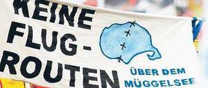 Ruhe, bitte. Die Routen-Gegner treffen sich immer wieder zur Demo in Friedrichshagen.