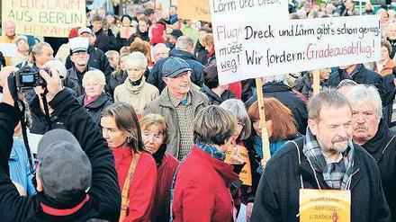 Seit Jahren gibt des Zoff um den Fluglärm und die geplanten Flugrouten des Großflughafens BBI in Schönefeld.