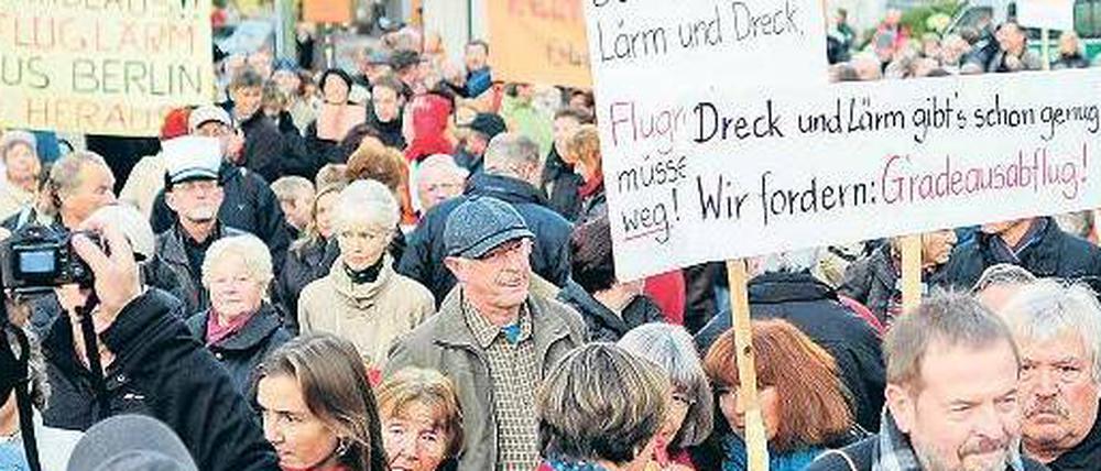 Seit Jahren gibt des Zoff um den Fluglärm und die geplanten Flugrouten des Großflughafens BBI in Schönefeld.