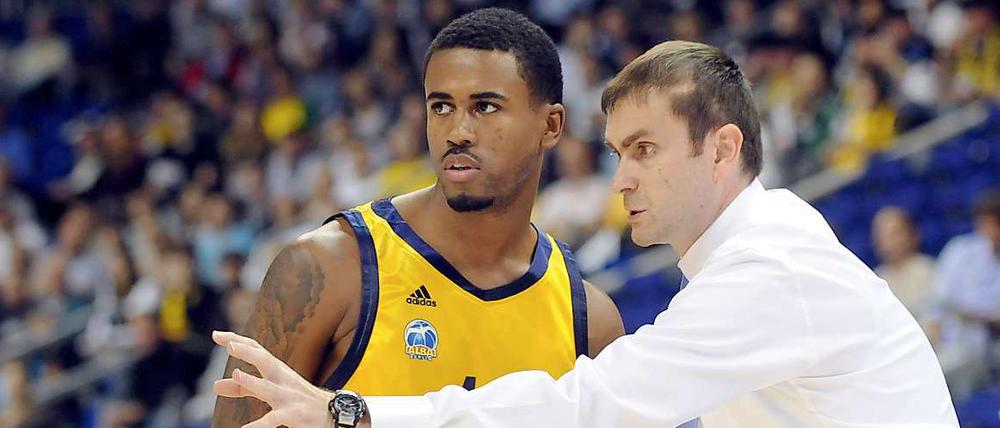 Nach dem Auftaktsieg in Bonn wollen Trainer Luka Pavicevic (r.) und Aufbauspieler Hollis Price im Heimspiel gegen Ludwigsburg nachlegen.