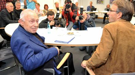 Heiner Geißler bei Gesprächen mit Gegnern des Projekts Stuttgart 21.
