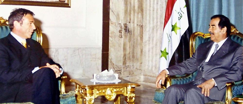 Rechtspopulist trifft Diktator: Jörg Haider bei einem Treffen mit Saddam Hussein.