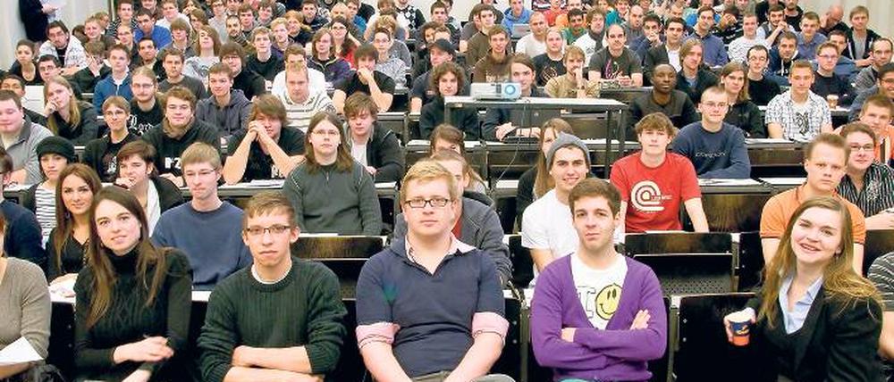 Aller Anfang ist schwer. Erstsemester fühlen sich von den Anforderungen oft überfordert. Foto: TU/Ulrich Dahl