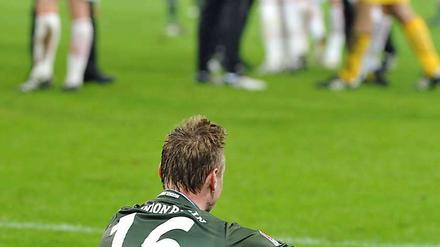 Am Boden: Der Union-Spieler Menz ist nach dem 1:2 fassungslos.