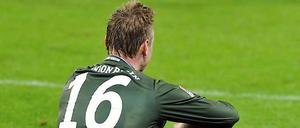 Am Boden: Der Union-Spieler Menz ist nach dem 1:2 fassungslos.