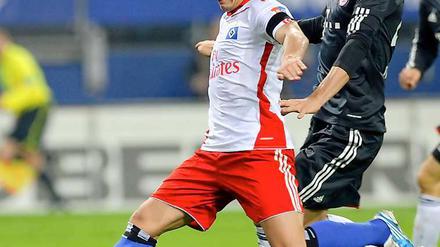 Verbissene Mienen bei Hamburgs Trochowski und Bayern Timoschtschuk.