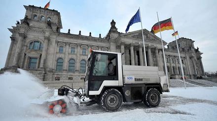 Schon bald könnten Räumfahrzeuge in Berlin wieder im Dauereinsatz sein. 