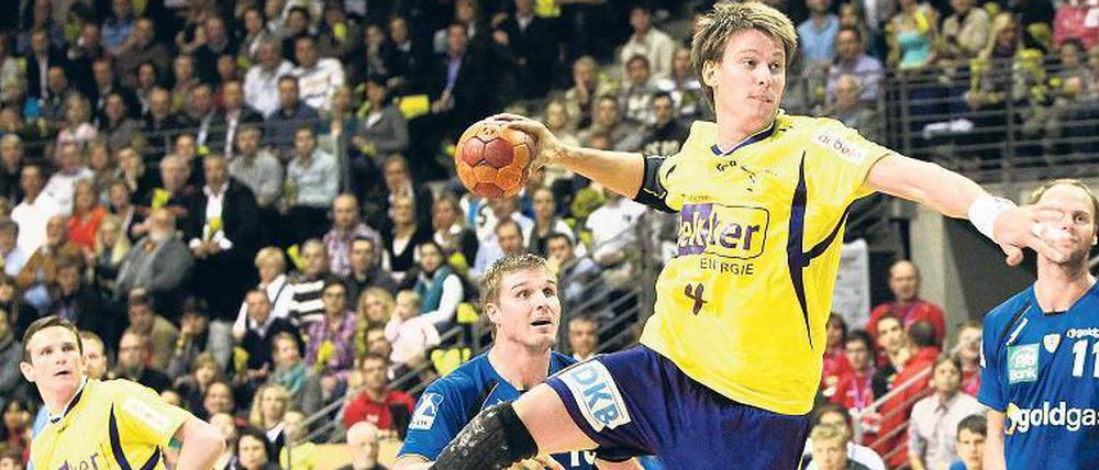 Mit Urgewalt. Der Berliner Torsten Laen kommt gegen die Rhein-Neckar-Löwen frei zum Wurf.