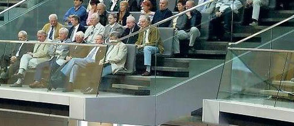 Haus ohne Hüter. Bundestagsbesucher vermissen ihre Repräsentanten.