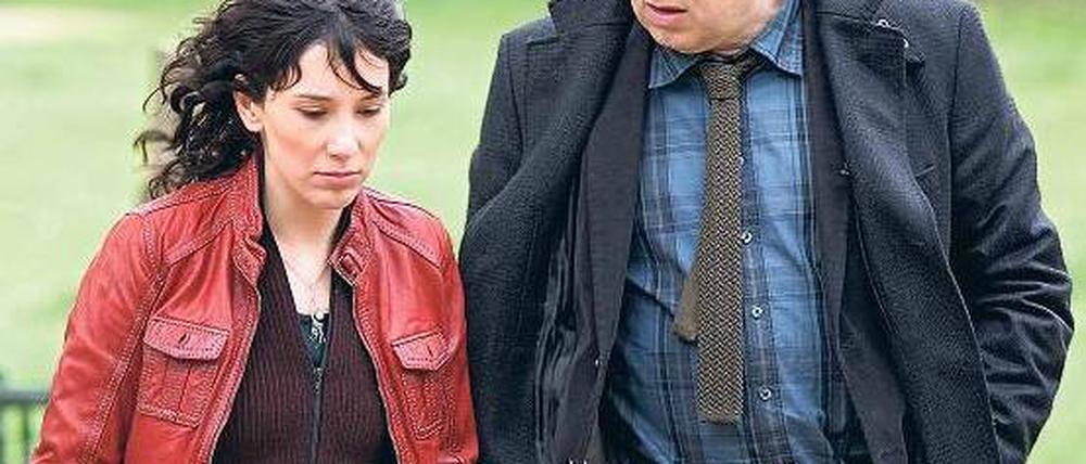 Unfall-Folgen. Künftig soll Sarah Brandt (Sibel Kekilli) als intelligente und schnelle Ermittlerin Kommissar Borowski (Axel Milberg) unterstützen – auch psychologisch. Foto: NDR
