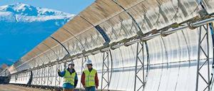 Starke Spiegel. Eine Anlage wie diese von Desertec-Partner Schott Solar in Spanien könnte bald auch in Afrika entstehen. Foto: p-a/obs