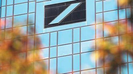 Große Lasten. Glaubt man dem Bankenverband, wird der Marktführer, die Deutsche Bank, wegen der strengeren Regulierung besonders zur Kasse gebeten. Foto: AFP