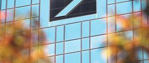Große Lasten. Glaubt man dem Bankenverband, wird der Marktführer, die Deutsche Bank, wegen der strengeren Regulierung besonders zur Kasse gebeten. Foto: AFP